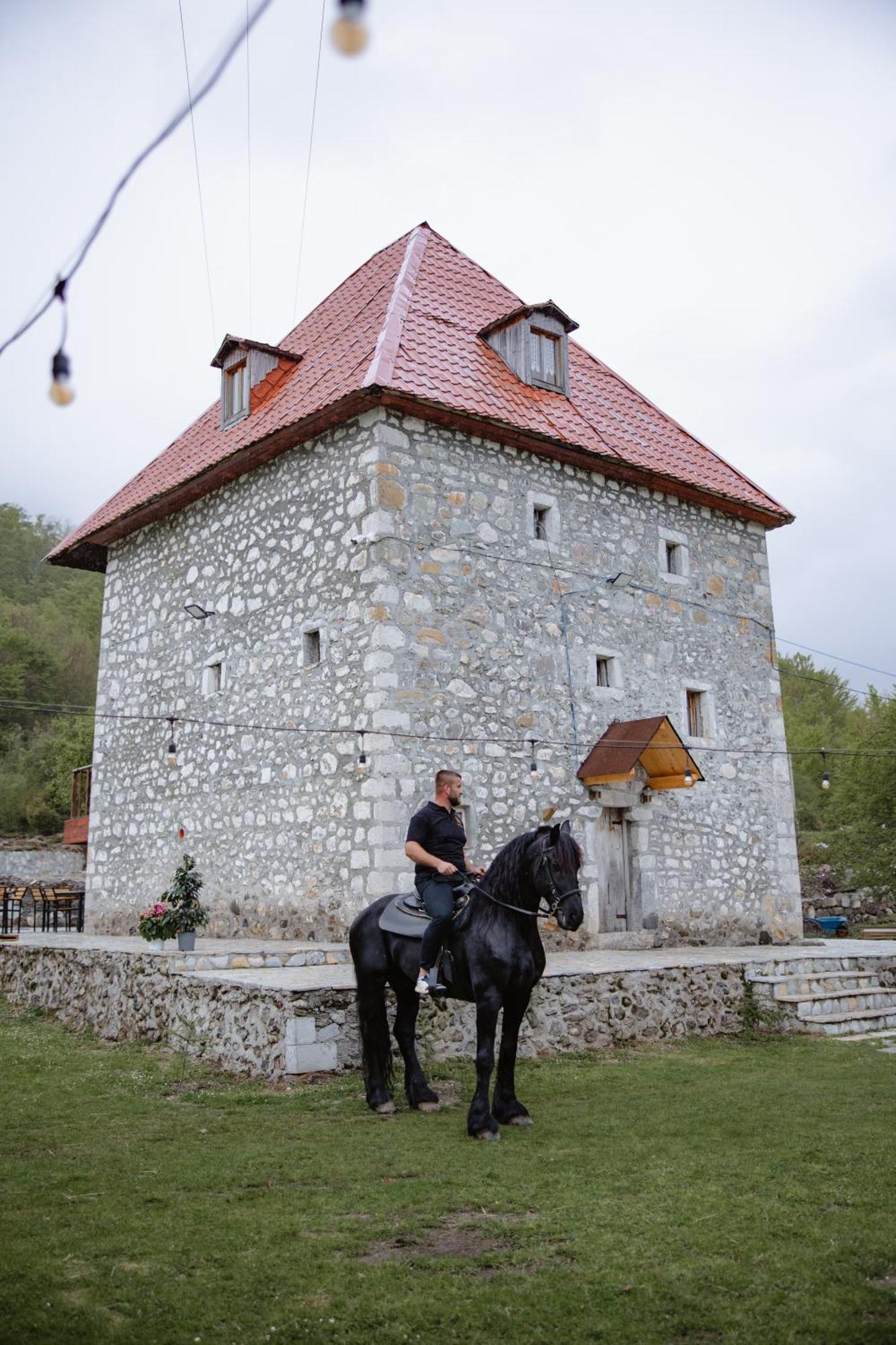 Kulla Pracja Theth Hotel Exterior photo